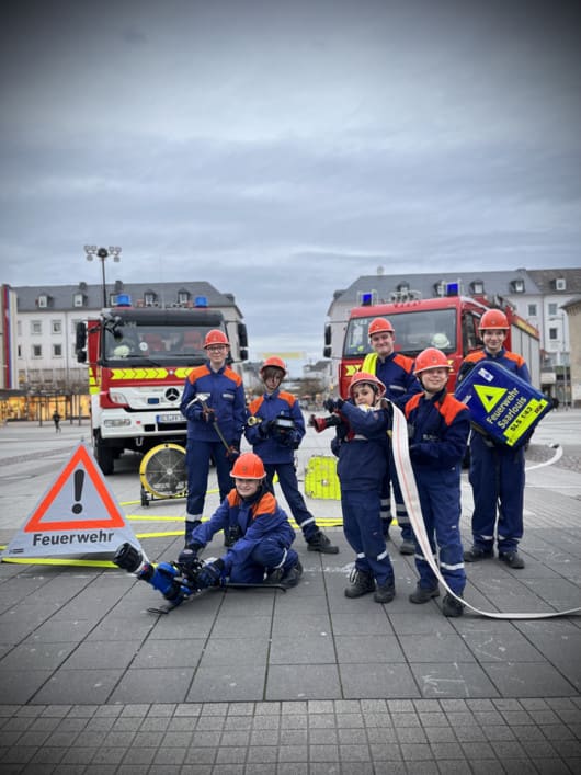 Gruppenfoto der Jugendfeuerwehr Saarlouis-Innenstadt.
